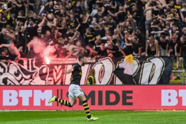 Solna'daki Friends Arena'da Aik ve Dif arasında futbol derbisi