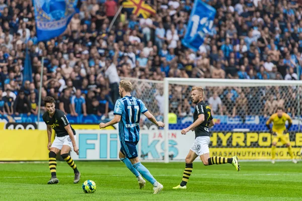 Derby piłki nożnej między AIK i DIF na Friends Arena w Solna — Zdjęcie stockowe