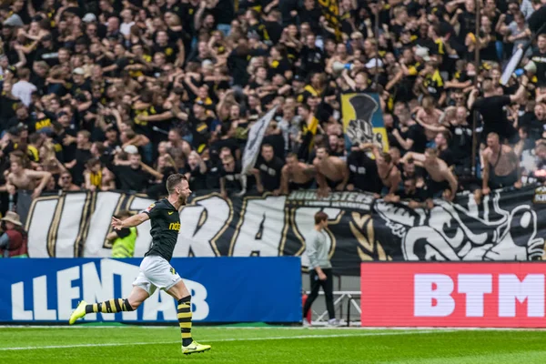 Fotbalový Derby mezi AIK a DIF v přátel Arena Solna — Stock fotografie