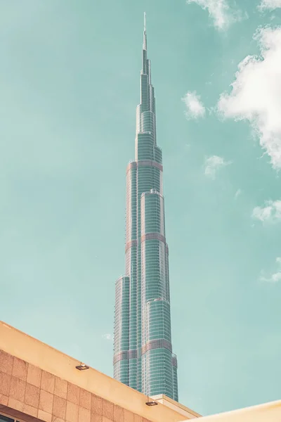 Vista arquitectónica del Burj Khalifa en el centro de Dubai —  Fotos de Stock