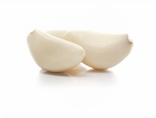 Cloves Peeled Garlic Isolted White Background — стоковое фото