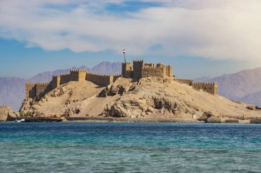 Salah El DIN Castle Körfez of Aqaba, Kızıldeniz, Taba, Mısır'daki Farun adada