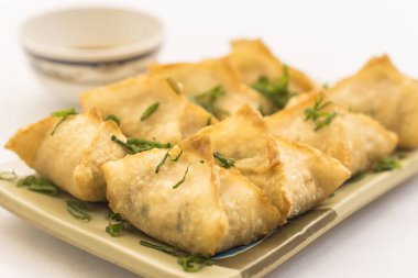 Bazı sosu ve shoyu ile plaka 