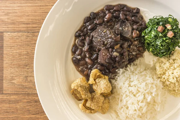 Beyaz feijoada, maddeler ile çanak Brezilya geleneksel yemekler