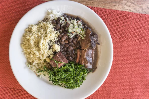 Prato Branco Com Ingredientes Feijoada Comida Típica Brasil — Fotografia de Stock