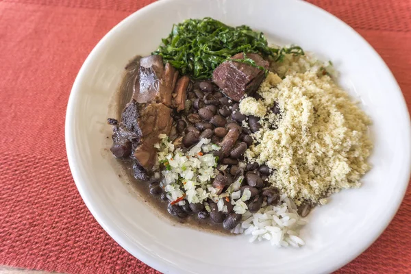 Prato Branco Com Ingredientes Feijoada Comida Típica Brasil — Fotografia de Stock