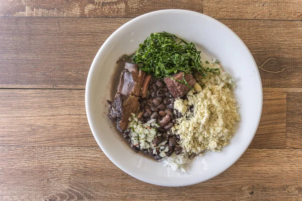 Beyaz feijoada, maddeler ile çanak Brezilya geleneksel yemekler