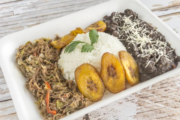 Geleneksel Venezuela yemeği Pabellon Criollo