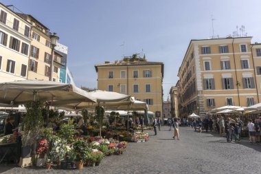 İtalyan pazarı çiçek alanı çağırdı