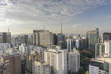 Paulista Avenue bölgesinde binanın tepesinden Sao Paulo şehir görünümü