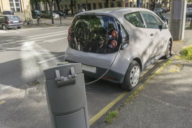 Bordeaux Fransa, 05 11 2019 Elektrikli araba park ve şarj gücü