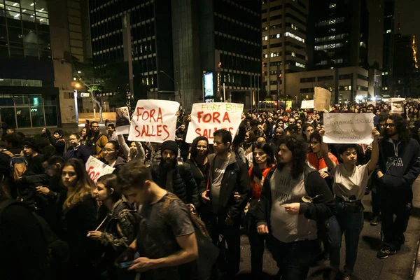 Sao Paulo Brezilya 08 23 2019 Amazon korunması için protesto sokakta insanlar