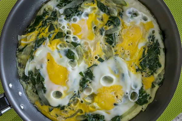 Closeup of pan with boiled eggs with spinach — Stock Photo, Image