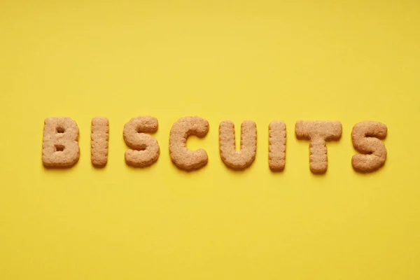 Palabra de galletas deletreada con letras o caracteres de galleta — Foto de Stock