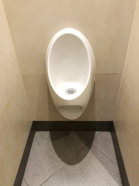 Urinal at gentlemens toilet or mens restroom — Stock Photo, Image
