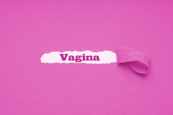 Palabra vagina revelada debajo de papel rosa desgarrado — Foto de Stock