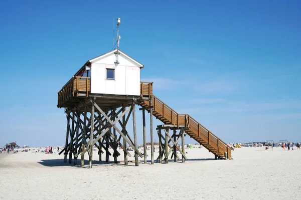Casa de praia stilt na estância balnear alemã St. Peter-Ording — Fotografia de Stock