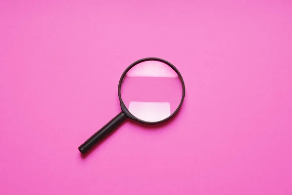 Magnifying glass magnifier loupe search symbol on pink background — Stock Photo, Image