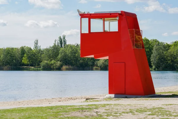 Livräddare Station eller torn vid badsjön i Tyskland — Stockfoto