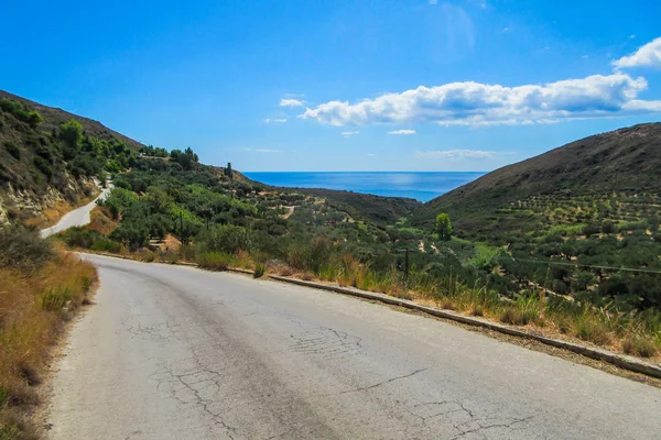 Zakynthos Adası, Yunanistan, güneşli yaz günü tepeler yerel yol yalak