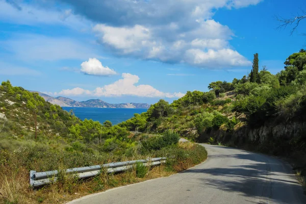 Zakynthos Adası, Yunanistan, güneşli yaz günü tepeler yerel yol yalak