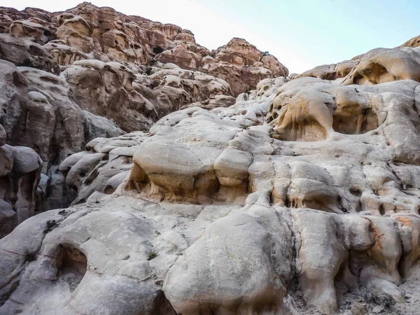Wadi Rum Ürdün dağlarda güzel görünümü.