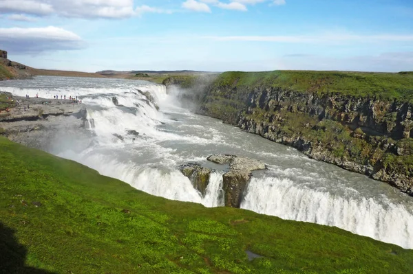 Gullfoss şelale güneş ışığı altında İzlanda