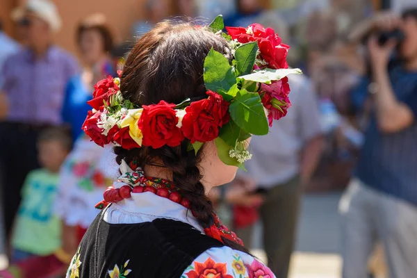 Regionale Folklore Kostuums Handgemaakte Kleurrijke Krans Tijdens Sacramentsdag Bloemencorso — Stockfoto