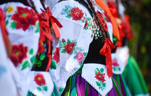 Regionális Folklór Jelmezek Színes Kézzel Készített Ing Csíkos Szimbólumok Hímzett — Stock Fotó