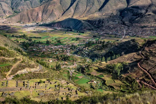 Cusco Peru Tipon harabelerde görünümü. Arkeolojik sit.
