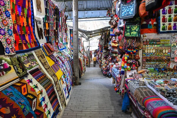 Aguas Calientes / Cuzco / Peru - 07.14.2017: Aguas Calientes şehir ın Bazaarı Machu Picchu Dağın dibinde