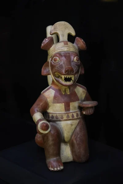 クスコ ペルー 2017 ペルー陶器図 モチカ文化から彫刻 黒の背景 — ストック写真