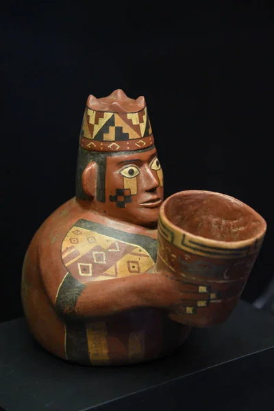 クスコ ペルー 2017 Wari 文化からペルー陶器図 黒の背景 — ストック写真