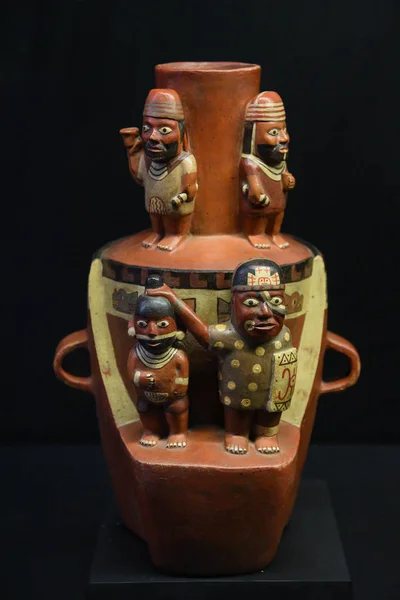 Cuzco Peru Juli 2017 Peruviansk Keramikfigur Fra Wari Kulturen Isoleret - Stock-foto