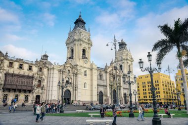 Lima / Peru - 07.18.2017: görünüm, sömürge Katedrali Bazilikası St John Plaza de Armas 1535 yıl tarihli.