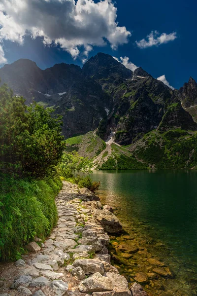 Rocky Path Leading High Mountains Lake Next — Stock Photo, Image
