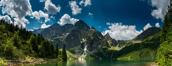 Vista Sobre Lago Cor Turquesa Entre Montanhas Altas Rochosas Bela — Fotografia de Stock