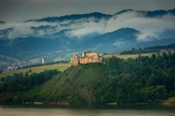 Castelo Medieval Niedzica Sul Polônia Com Lago Czorsztyn Redor — Fotografia de Stock
