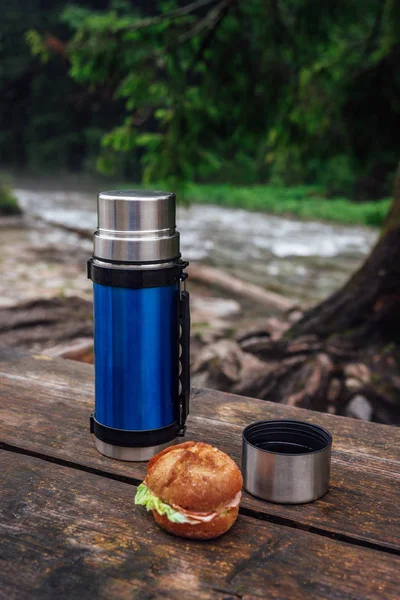 View Blue Thermos Wooden Table Trekking Trail Break Hot Drink — Stock Photo, Image