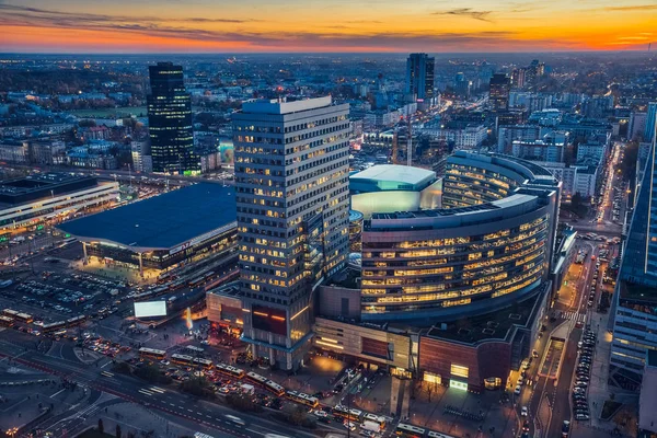 Varşova cityscape. Günbatımı'Polonya ' nın başkenti şehir binaları panoramik görünüm.