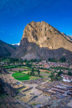Ollantaytambo - İnka kalıntıları ve Peru Machu Picchu için ağ geçidi. Kutsal Vadi'deki arkeolojik alana bak. Peru kralı Pachacutec tarafından inşa edilen kale. Viracocha dağı.