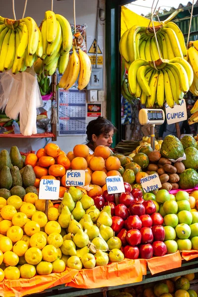 Lima Peru Mei 2008 Uitzicht Markt Stand Gevuld Met Kleurrijke — Stockfoto