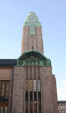 Helsinki, Finlandiya - 13 Mayıs 2018: Saat Kulesi, Helsinki Merkez İstasyonu Kaivokatu şehir merkezi