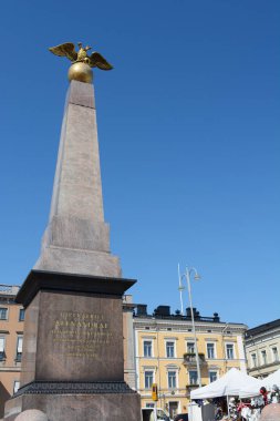 Pazar Meydanı, Helsinki İmparatoriçe dikilitaş taştan. Bu en eski kamu anıt Helsinki ve 1833 yılında Helsinki İmparatoriçe Alexander'ın ilk ziyaret anısına.