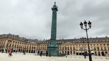Fransa, Paris - Haziran 2017 yaklaşık: Görünümü Vendome Meydanı ile bronz sütun Napolyon Austerlitz zaferi anısına