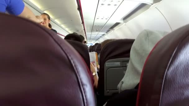 Paris Francja Circa Maja 2017 Wnętrze Samolotu Pasażerskiego Stewardessa Steward — Wideo stockowe