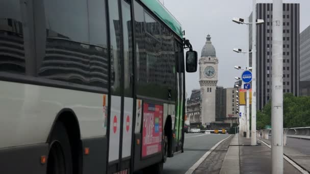 Timelapse Tráfico Transporte Público Autobús Puente Austerlitz Hacia Estación Tren — Vídeo de stock