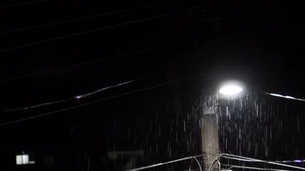 Post Luz Noche Durante Tormenta Lluvia — Vídeo de stock