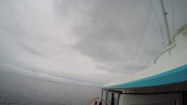 在俄罗斯北部卡累利的恶劣天气下 Valaam 岛的客船巡航 — 图库视频影像