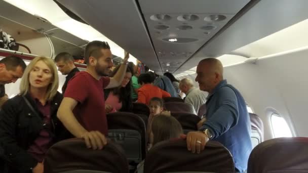 Paris Frankrijk Omstreeks Mei 2017 Vliegtuig Interieur Passagiers Bij Aankomst — Stockvideo